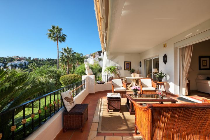 Ground Floor Apartments for sale in Benahavis