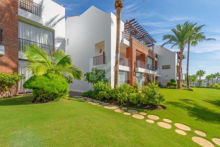 Properties for sale in La Resina Golf, Estepona