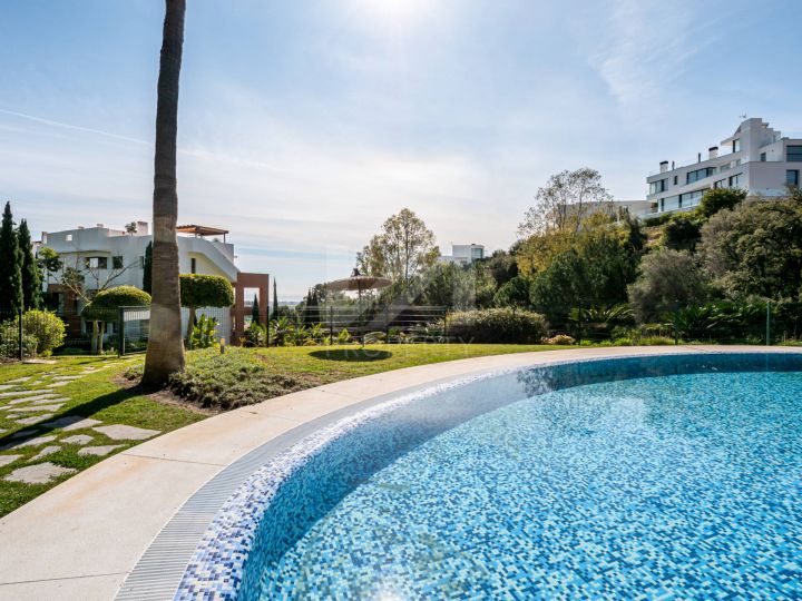 Ground Floor Apartments for sale in Benahavis
