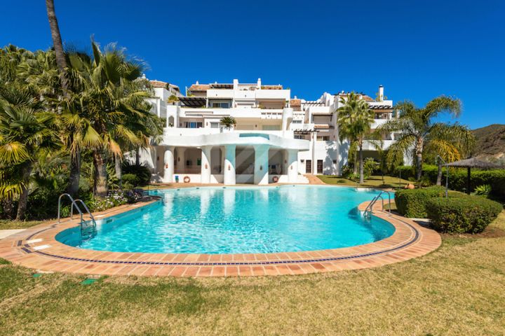 Ground Floor Apartments for sale in Benahavis