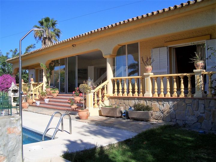 Villas for sale in Paraiso Medio, Estepona