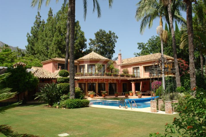 Villas for sale in Rocio de Nagüeles, Marbella Golden Mile