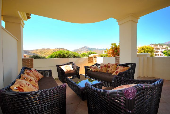 Ground Floor Apartments for sale in Benahavis