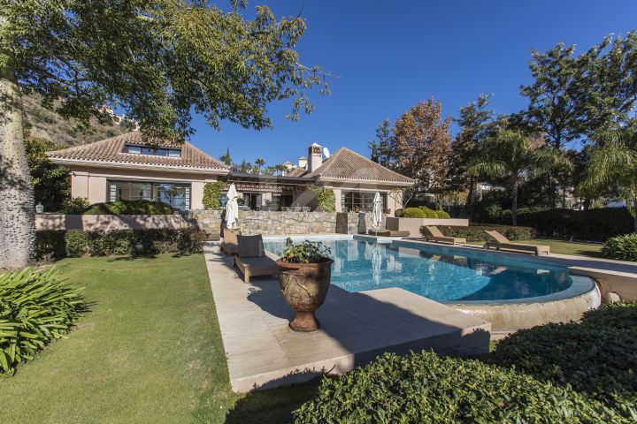 Villas for sale in Monte Halcones, Benahavis