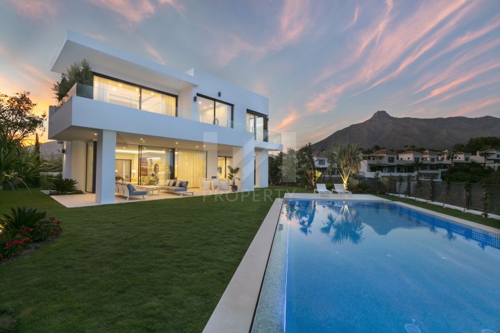 Villas for sale in Las Lomas del Marbella Club, Marbella Golden Mile