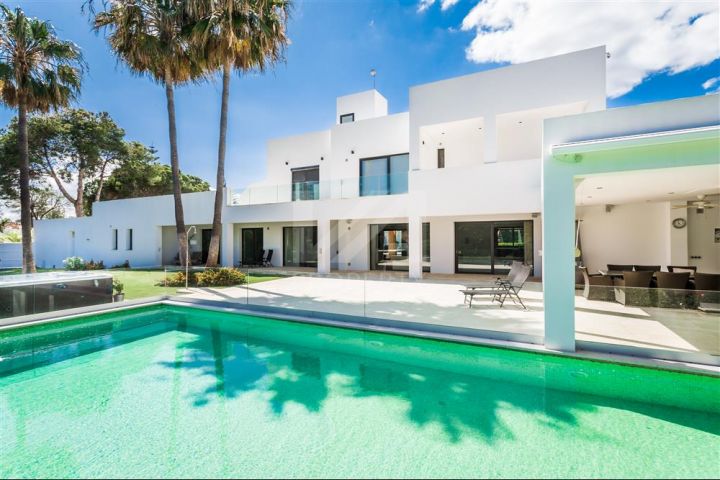 Villas for sale in Estepona