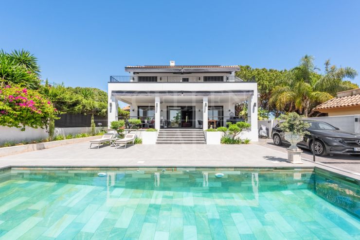 Rio Real, Marbella, prachtige, goed ontworpen zeer energiezuinige vrijstaande villa te koop