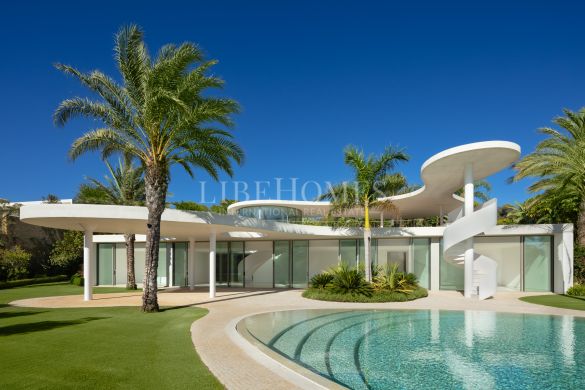 Amazing futuristic villa in a luxury golf complex Casares, Marbella