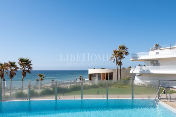 Luxury beachfront apartment, modern complex, close to Estepona town