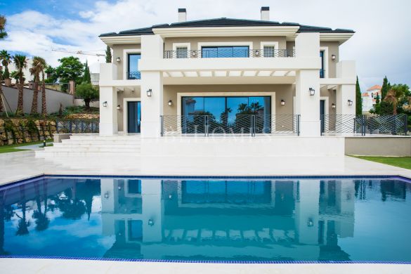 					New villa, already built in Los Flamingos Golf, Benahavis	