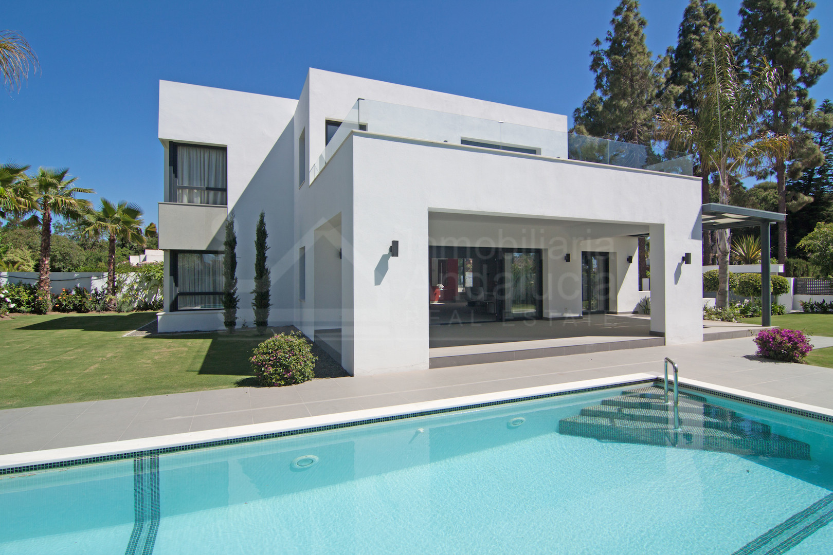 New contemporary 4-bed beach villa for sale in Paraiso Barronal Estepona