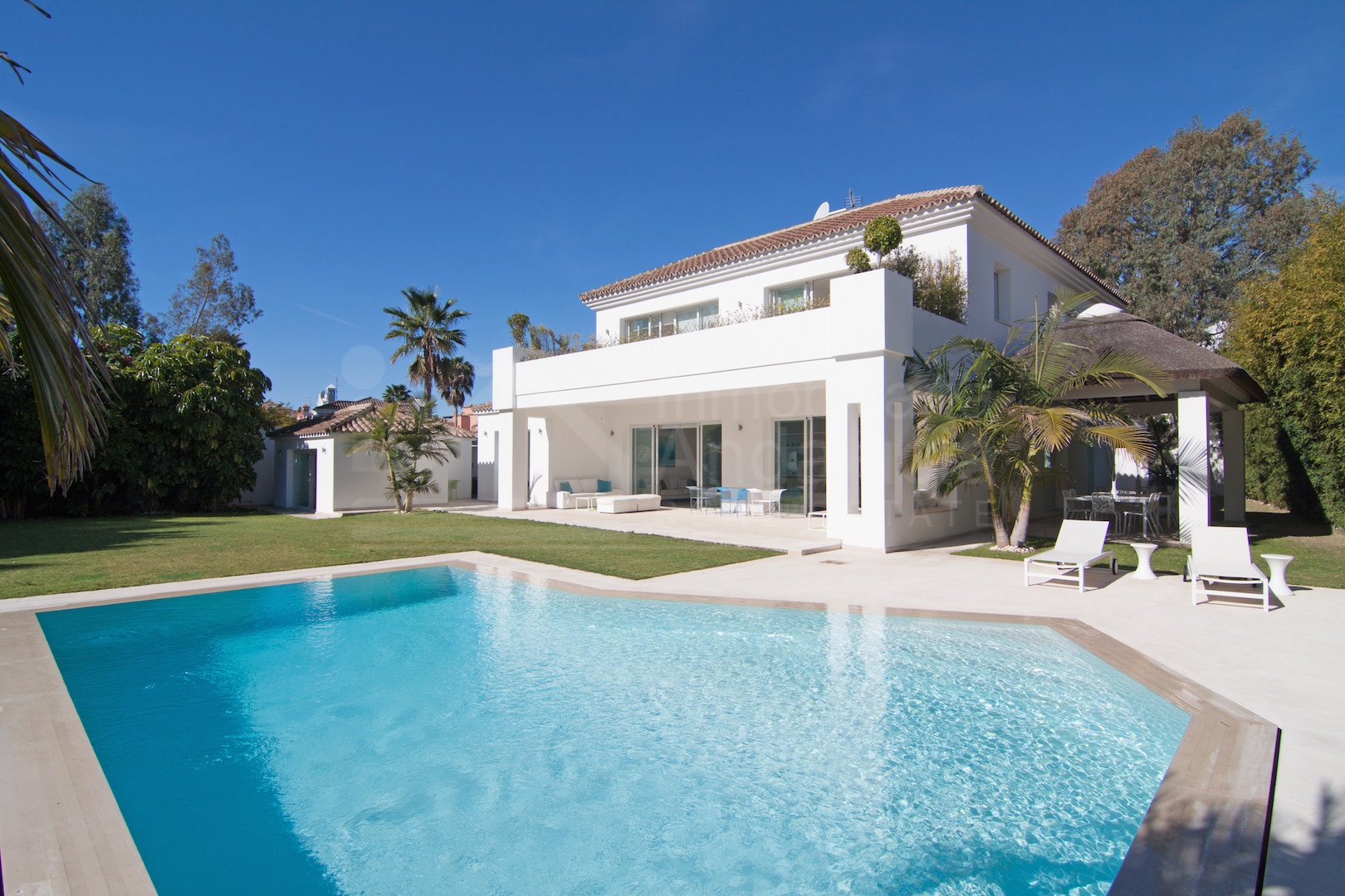 5 bedroom villa renovated to high modern standard for sale in Casasola Estepona