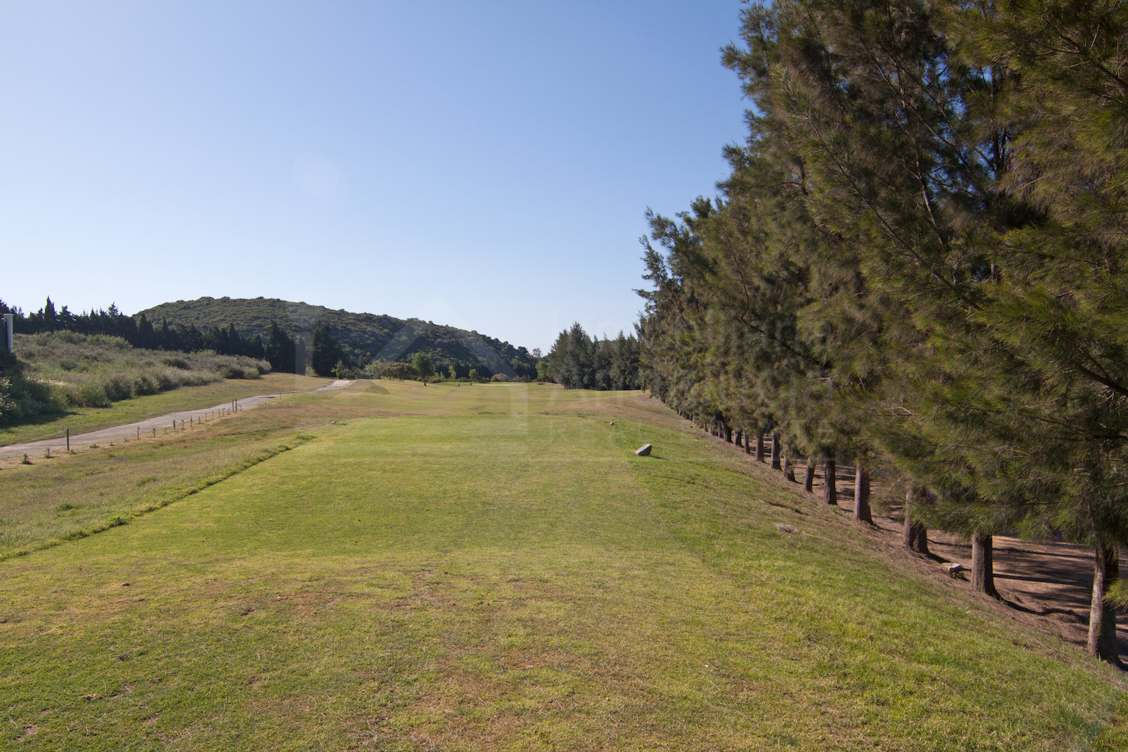 1.000m2 golf villa plot for sale with permission to build in Casares