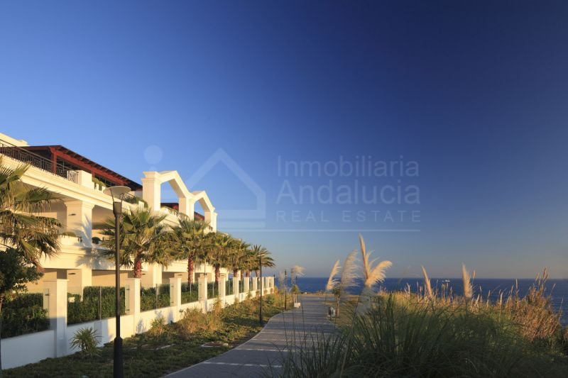 New luxury 4 bed apartment by the beach for sale in Estepona