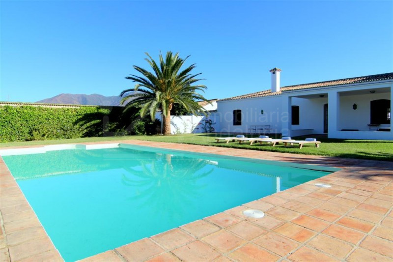 Beautiful country house with stables and land for sale in Casares