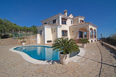 Casares, Luxury country villa with impressive elevated views for sale in Casares