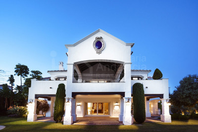 Benahavis, New  golf villa for sale in the highly desirable La Alqueria Benahavis