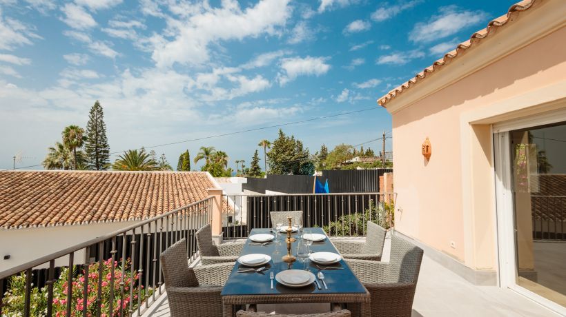 Villa for short term rent in El Rosario, Marbella East