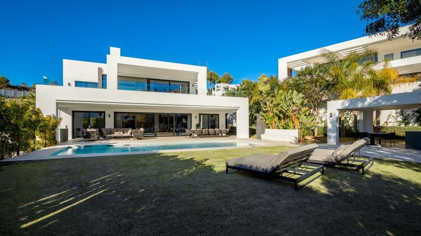 Villa en venta en Los Olivos, Nueva Andalucia