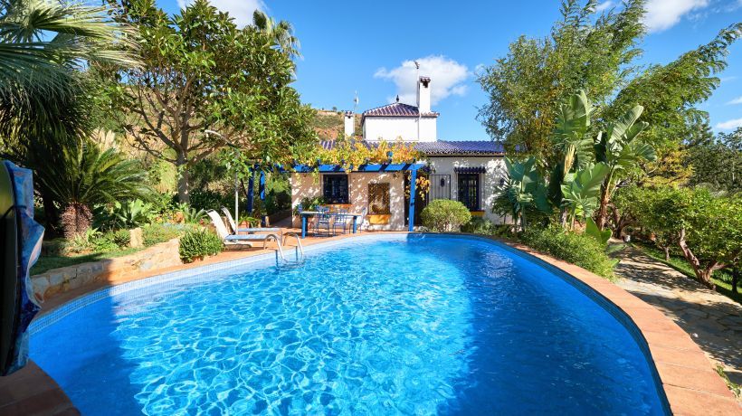 Villa zum Verkauf in Los Reales - Sierra Estepona