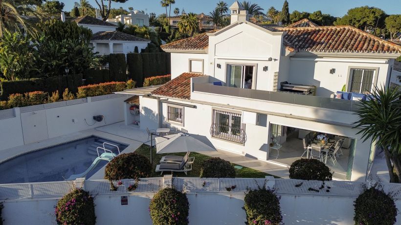 Villa en venta en Los Monteros, Marbella Este