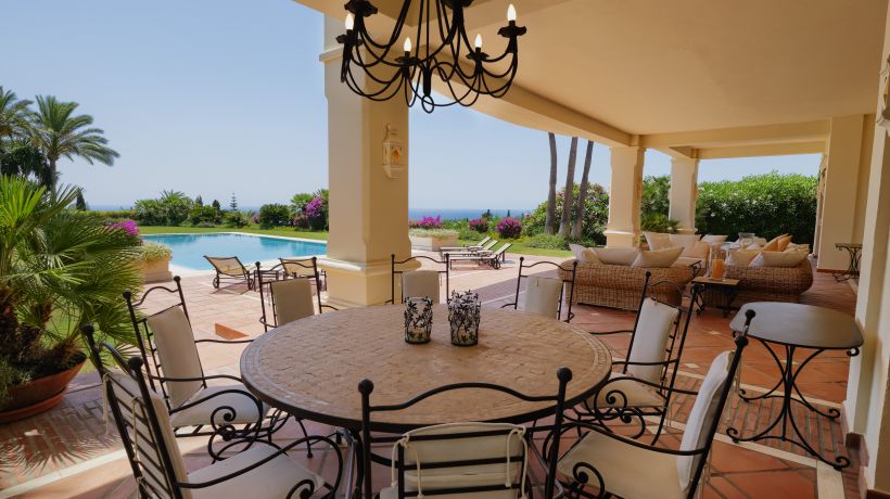 Colonial style villa with sea views on Marbella's Golden Mile