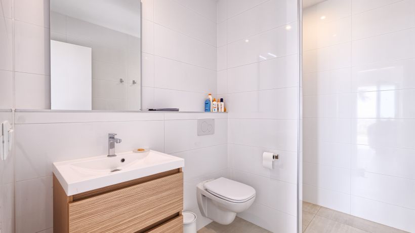 Contemporary frontline golf villa in Benahavis
