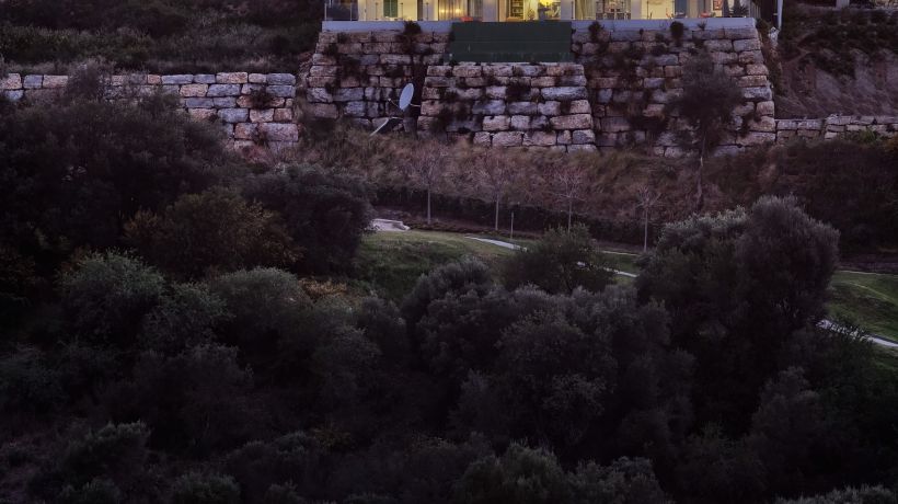 Contemporary frontline golf villa in Benahavis