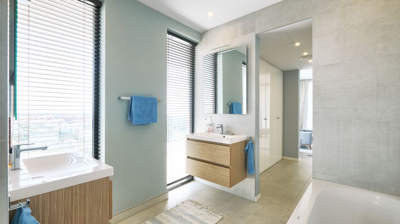 Contemporary frontline golf villa in Benahavis