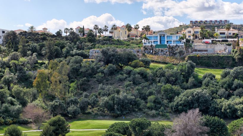 Contemporary frontline golf villa in Benahavis