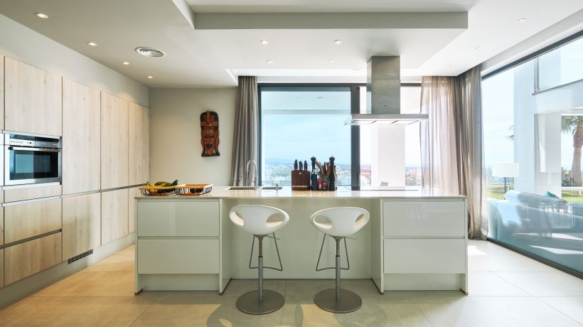 Contemporary frontline golf villa in Benahavis