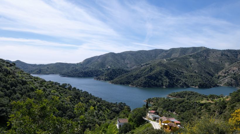 5 bedroom villa with spectacular views of the lake and the Mediterranean, in Istán