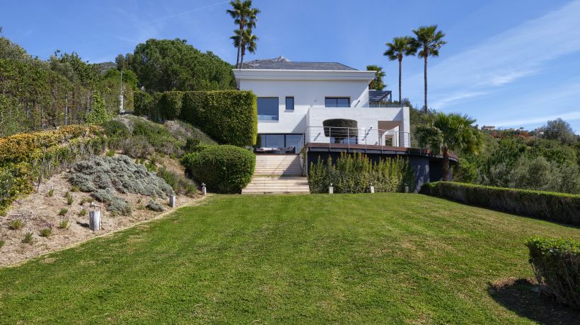 5 bedroom villa with spectacular views of the lake and the Mediterranean, in Istán
