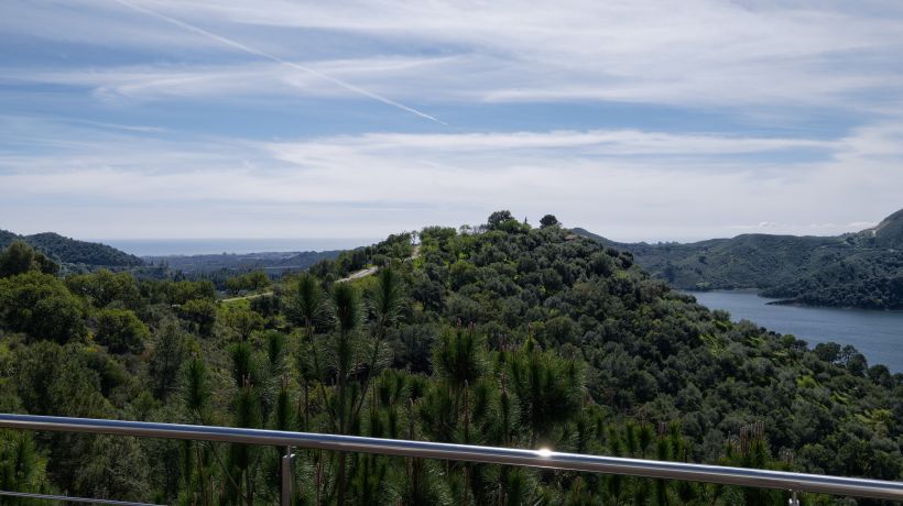 5 bedroom villa with spectacular views of the lake and the Mediterranean, in Istán