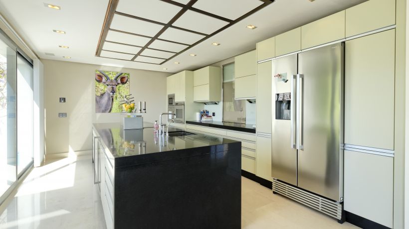 5 bedroom villa with spectacular views of the lake and the Mediterranean, in Istán