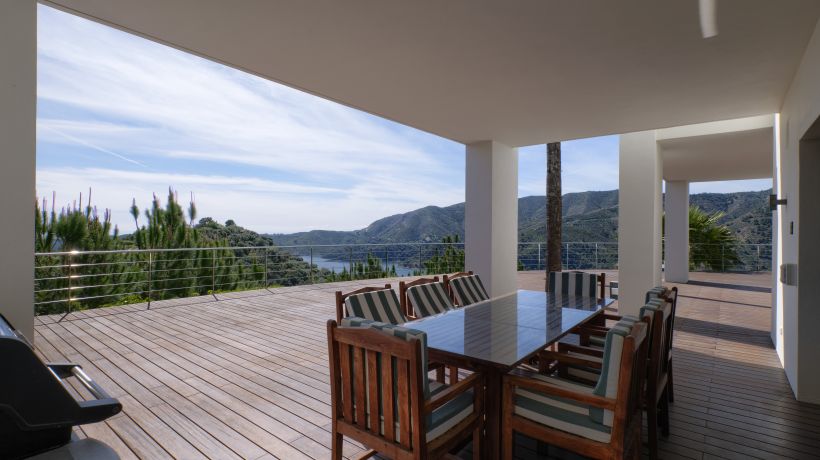 5 bedroom villa with spectacular views of the lake and the Mediterranean, in Istán
