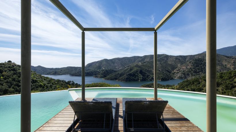 5 bedroom villa with spectacular views of the lake and the Mediterranean, in Istán