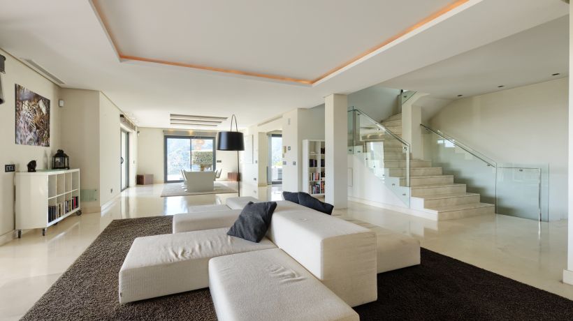 5 bedroom villa with spectacular views of the lake and the Mediterranean, in Istán