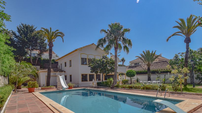 Villa for long term rent in Las Chapas, Marbella East
