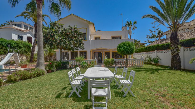 Villa on the best beach in Las Chapas, Marbella