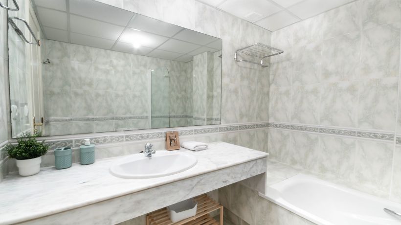 Apartment with sea views and next to the beach in Bahia de Marbella, Marbella