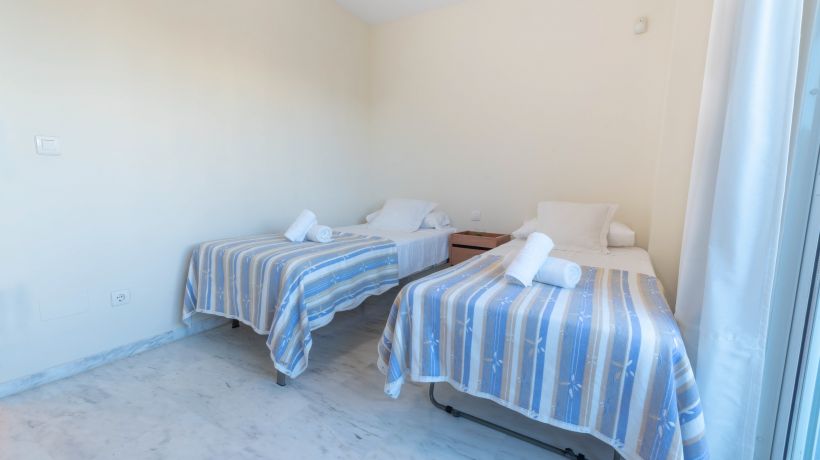 Apartment with sea views and next to the beach in Bahia de Marbella, Marbella