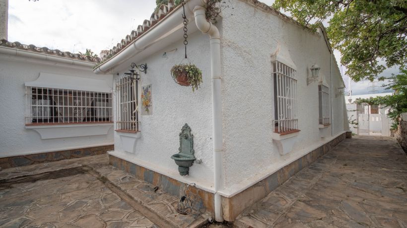 Impressive villa in El Rosario, pending renovation