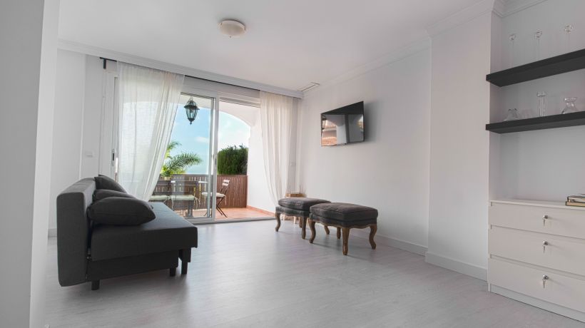 Modern apartment in Puerto del Almendro, Benahavis