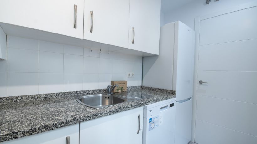 Modern apartment in Puerto del Almendro, Benahavis