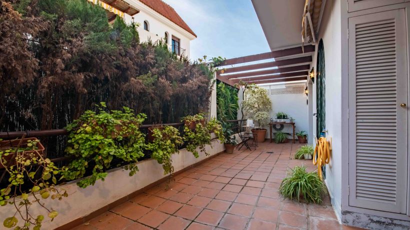 Magnificent 2 bedroom Apartment with communal pool in Marbella