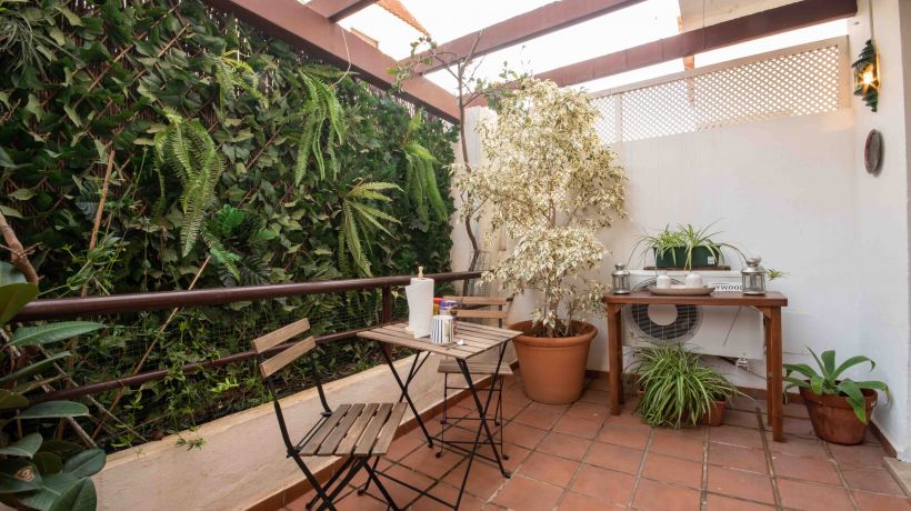 Magnificent 2 bedroom Apartment with communal pool in Marbella