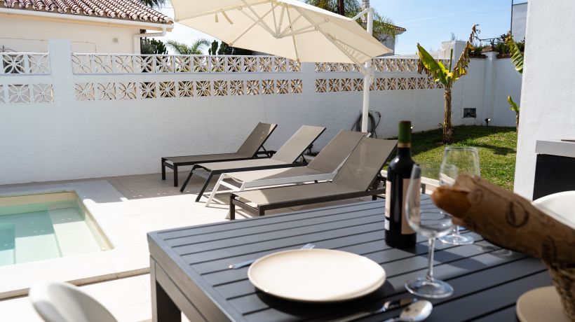 Villa en venta en Costabella, Marbella: lujo, comodidad y cercanía a la playa