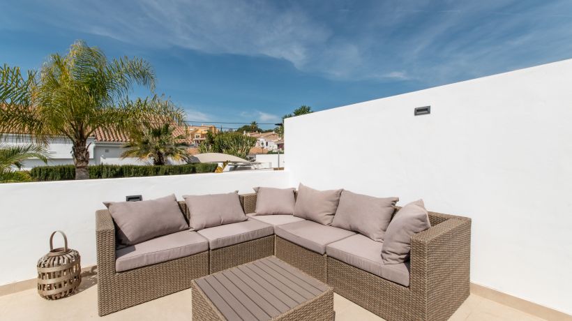 Villa en venta en Costabella, Marbella: lujo, comodidad y cercanía a la playa