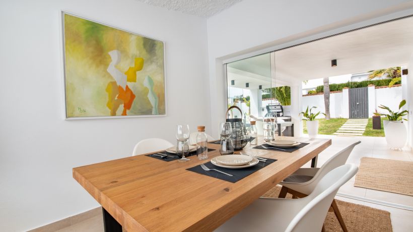 Villa en venta en Costabella, Marbella: lujo, comodidad y cercanía a la playa